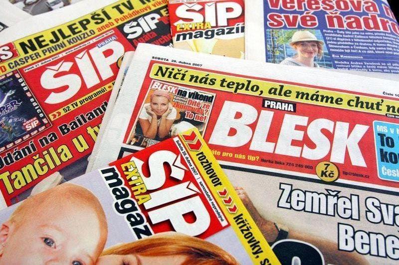 Listování novinami - bulvární či seriózní?