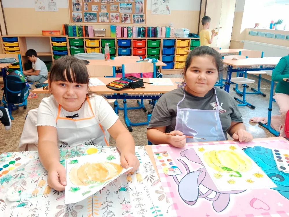 Vyrábění ve školní družině, pobyt na zahradě
