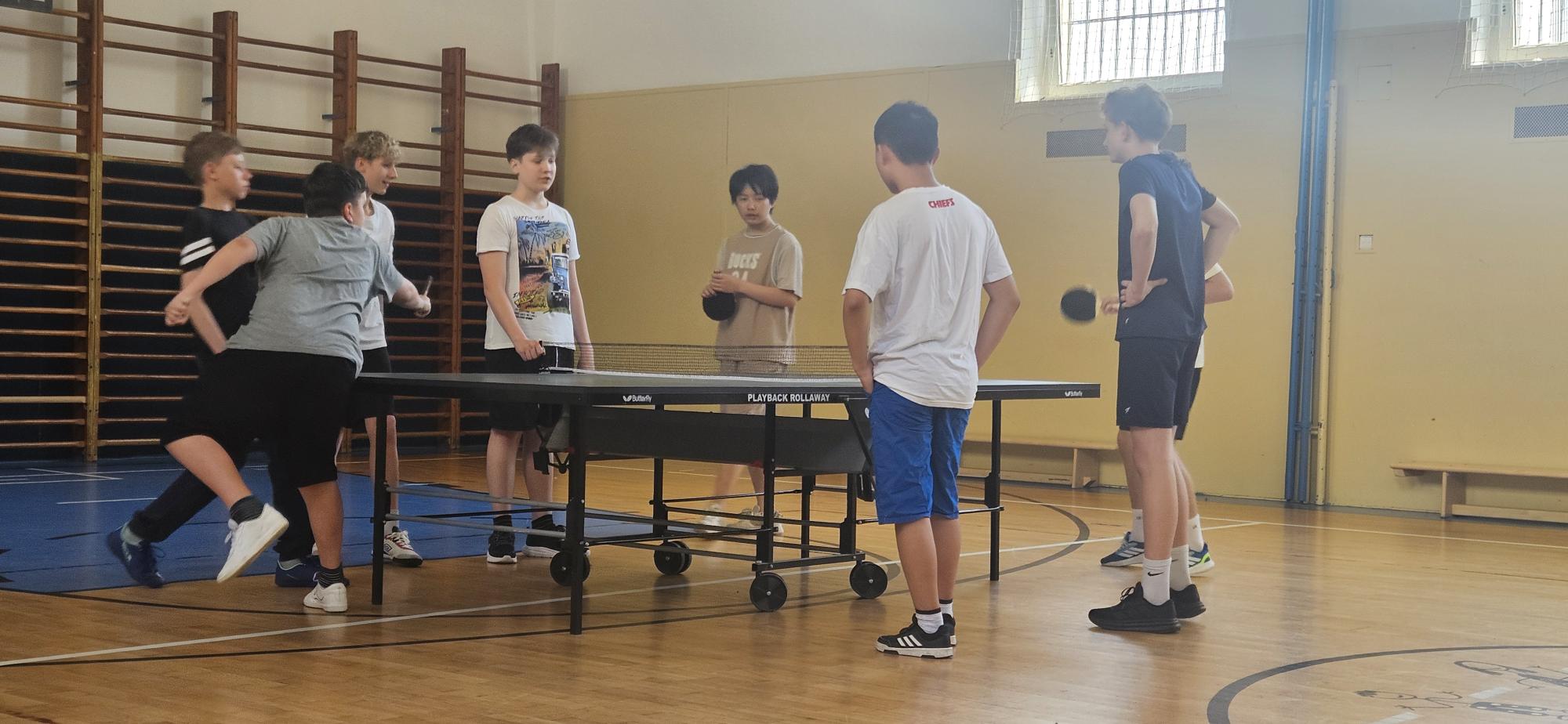 Ping pong na tělocviku